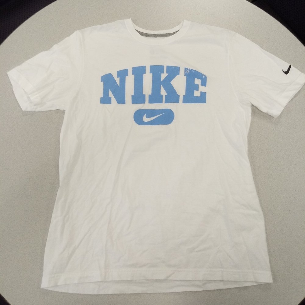 Brand New Nike T-Shirt Size Large
